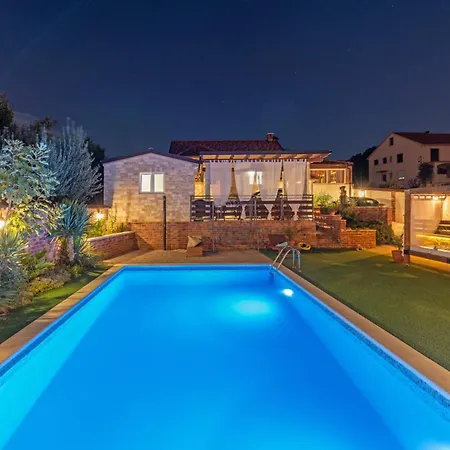 Nicoletta Villa