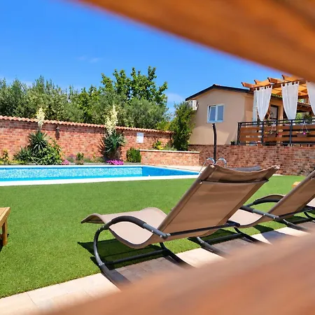 Nicoletta Villa