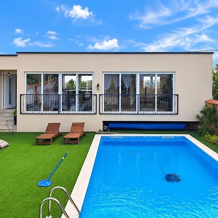 Nicoletta Villa *